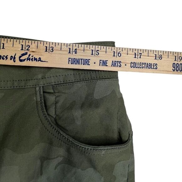 PrAna Women's Mid-Rise Flat Front Standard Fit Jogger Pants Camouflage Size 12 - Picture 2 of 9